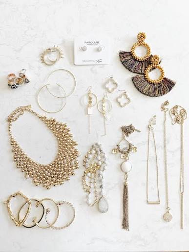 10 Ways to Make Cheap Clothes Look More Expensive accessories